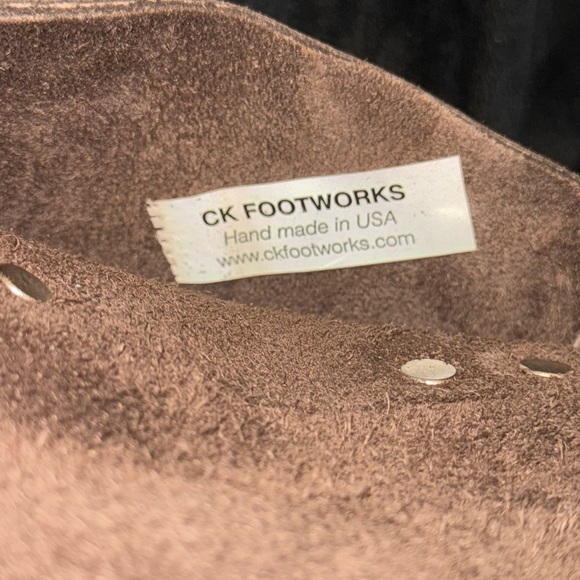 Brown Leather Backpack with Classic Design and Flap Closure - Picture 6 of 13